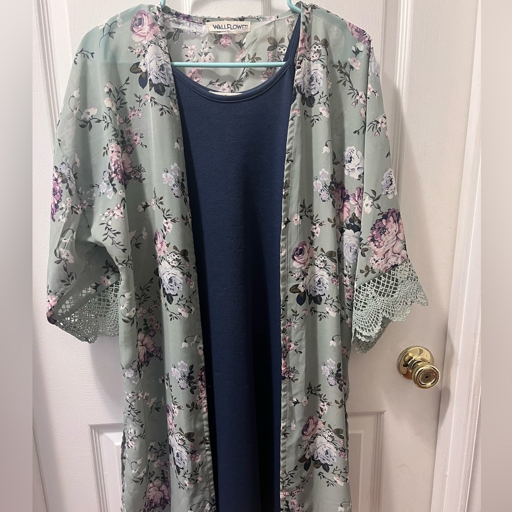 Wallflower juniors dress size medium